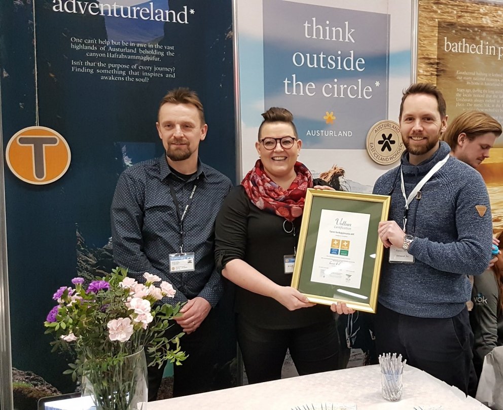 Díana Mjöll Sveinsdóttir framkvæmdastjóri Tanna Travel fyrir miðju. Vinstra megin við hana er Sigurb…