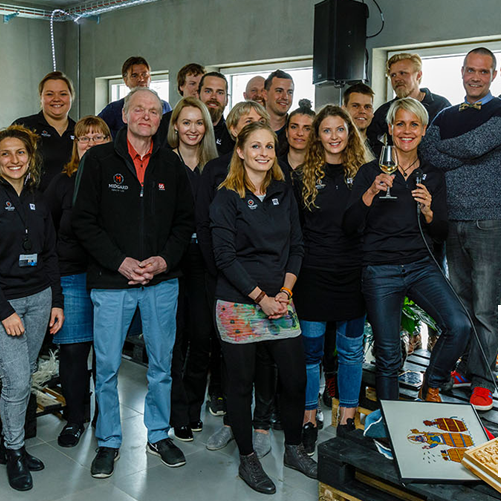 Starfsfólk Midgard fagnar góðum áfanga.